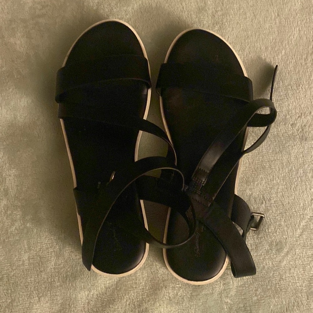 Universal Thread Sandals